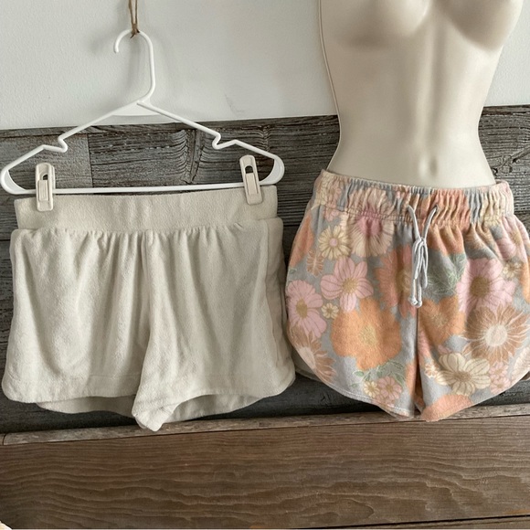 Terry Cloth shorts (lot of two) beige and floral print size small (G1) 3”inseam - Picture 1 of 6